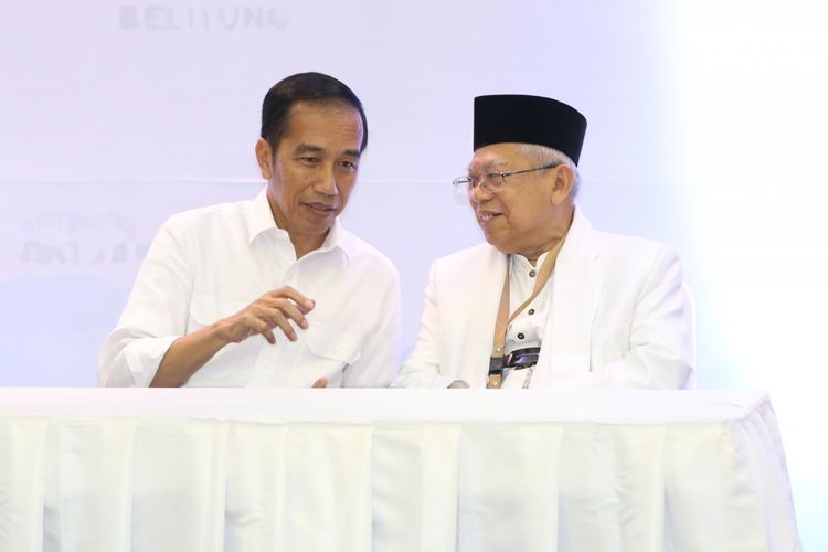 Pasangan calon presiden dan wakil presiden Joko Widodo - Maruf Amin saat acara pengundian dan penetapan nomor urut pasangan calon presiden dan wakil presiden pemilu 2019 di Gedung Komisi Pemilhan Umum, Jakarta, Jumat (21/9/2019). Pasangan Joko Widodo - Maruf Amin mendapat nomor urut satu dan pasangan Prabowo Subianto - Sandiaga Uno mendapat nomor urut dua.