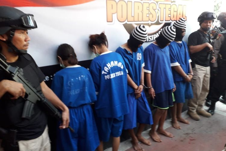 Para pelaku dihadirkan dalam jumpa pers kasus pembunuhan Nurkhikmah (16) di Mapolres Tegal, Kamis (15/8/2019).