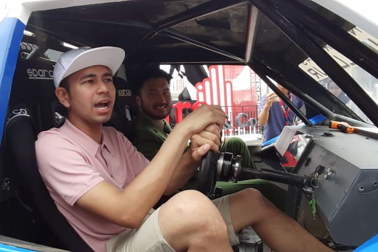 Presenter dan artis peran Raffi Ahmad saat ditemui di acara otomotif IIMS di Jiexpo, Kemayoran, Jakarta Pusat, Sabtu (4/5/2019).