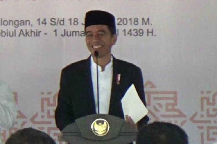 Apdal dan Presiden Jokowi saat berada di Muktamar XII Jatman di Kabupaten Pekalongan, Jawa Tengah, Senin (15/01/2018)