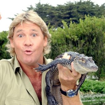 Steve Irwin saat berada di Kebun Binatang San Francisco, California, AS, pada 26 Juni 2002. (AFP/Justin Sullivan)