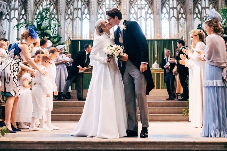 Penyanyi Ellie Goulding bersama kekasihnya Caspar Jopling saag menyelenggarakan pernikahan di North Yorkshire, Inggris, 31 Agustus 2019.