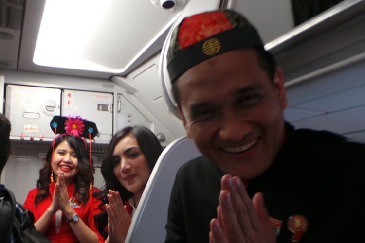 Pramugara dan pramugari AirAsia Jakarta-Macau 