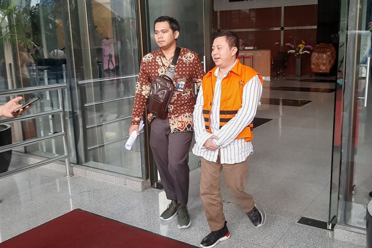 Eks anak buah Sekretaris Jenderal PDI-P Hasto Kristiyanto, Saeful, meninggalkan Gedung Merah Putih KPK, Selasa (11/2/2020).