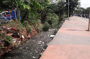Menengok Saluran Air Penuh Sampah di Duren Sawit