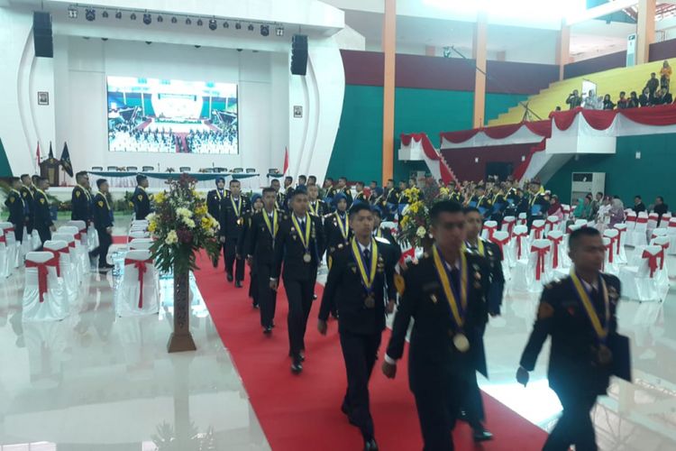 Sebanyak 87 taruna Akademi Perkeretaapian Indonesia (API) Madiun diwisuda setelah mengikuti pendidikan diploma tiga, Kamis (30/8/2018).