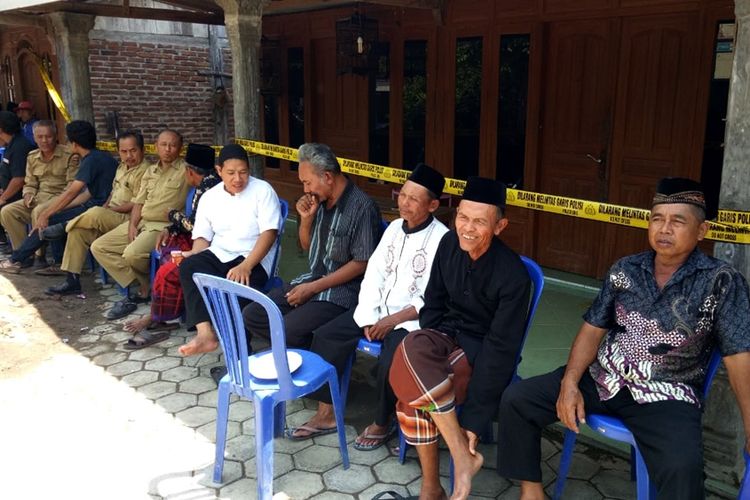 Rumah Susanti warga Dusun Jatisari Desa Karangbanyu Kecamatan Widodaren Kabupaten Ngawi Jawa Timur. Korban dibunuh saat terlelap tidur bersama kedua anaknya di ruang tamu rumahnya.