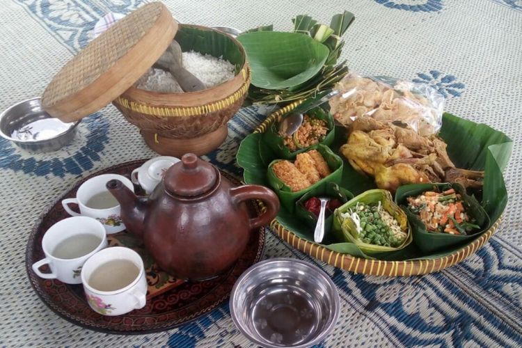 Menu Brekat Dalem yang disajikan warga Dusun Plumbungan, Putat, Patuk, Gunungkidul, (dokumentasi Kampung Emas Plumbungan)