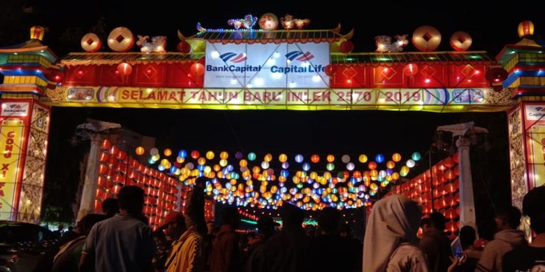 Suasana Lampion Pasar Gede di Solo pada malam hari selalu dipadati pengunjung dari dalam dan luar kota.