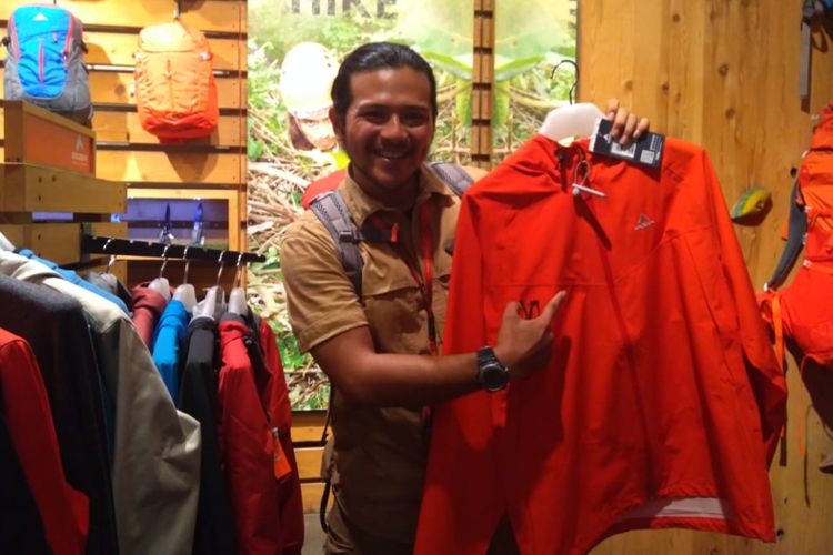 Ramon Y Tungka ditemui di toko Eiger Adventure, Bandung, Senin (5/11/2018) malam.