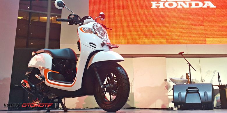 Menarik Mana Scoopy  atau Fino Grande  Kompas com