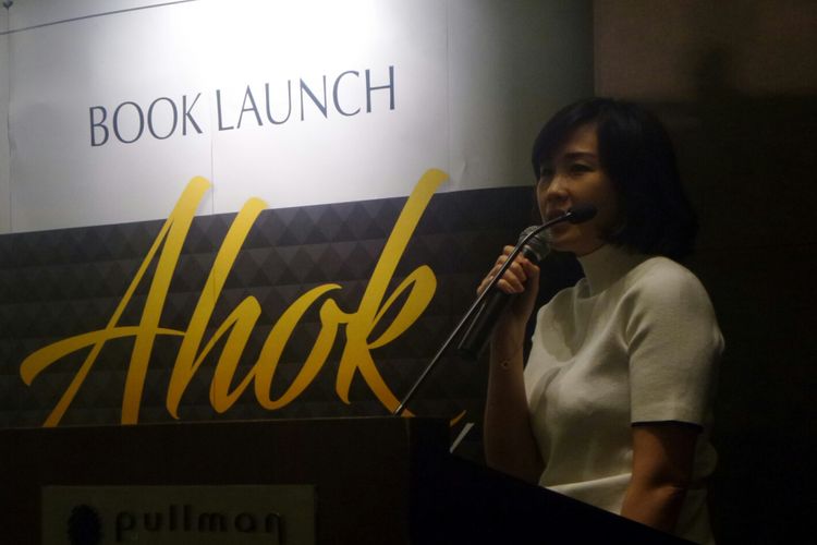 Istri Basuki Tjahaja Purnama, Veronica Tan, dalam peluncuran buku Ahok di Mata Mereka, di Hotel Pullman, Rabu (19/7/2017). 