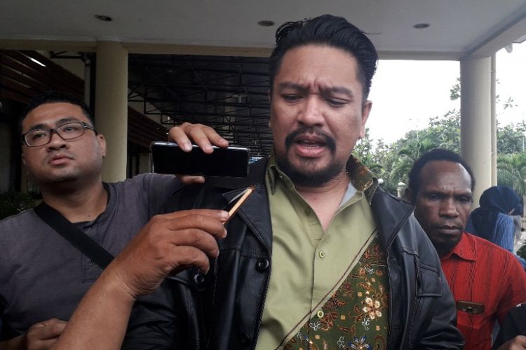 Pengacara Aris Idol, Zecky Alatas, di Mapolres Pelabuhan Tanjung Priok, Rabu (16/1/2019).