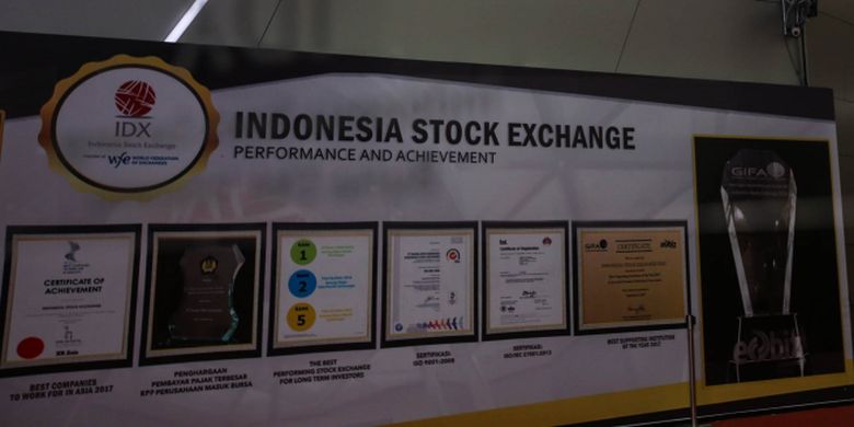 Suasana Pergerakan Indeks Harga Saham Gabungan (IHSG) di Bursa Efek Indonesia (BEI), Jakarta, Senin (21/5/2018).