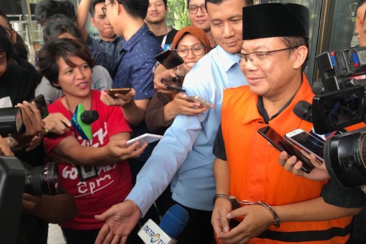 Wakil Ketua DPR Taufik Kurniawan saat keluar dari Gedung Merah Putih KPK, Jakarta Selatan, Kamis (3/1/2019).