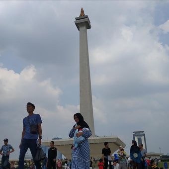 Suasana di Monumen Nasional (Monas) pada H+1 Idulfitri, Kamis (6/6/2019).