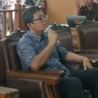 Peneliti dari Pusat Kajian Terorisme dan Konflik Sosial Universitas Indonesia Solahudin saat bersaksi sebagai saksi ahli dalam sidang kasus peledakan bom di Jalan MH Thamrin pada 2016 dengan terdakwa Aman Abdurrahman di Pengadilan Negeri Jakarta Selatan, Selasa (17/4/2018).