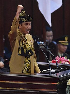 Presiden Joko Widodo dengan baju adat suku Sasak NTB menyampaikan pidato kenegaraan dalam rangka HUT Ke-74 Kemerdekaan RI dalam Sidang Bersama DPD-DPR di Kompleks Parlemen, Senayan, Jakarta, Jumat (16/8/2019).