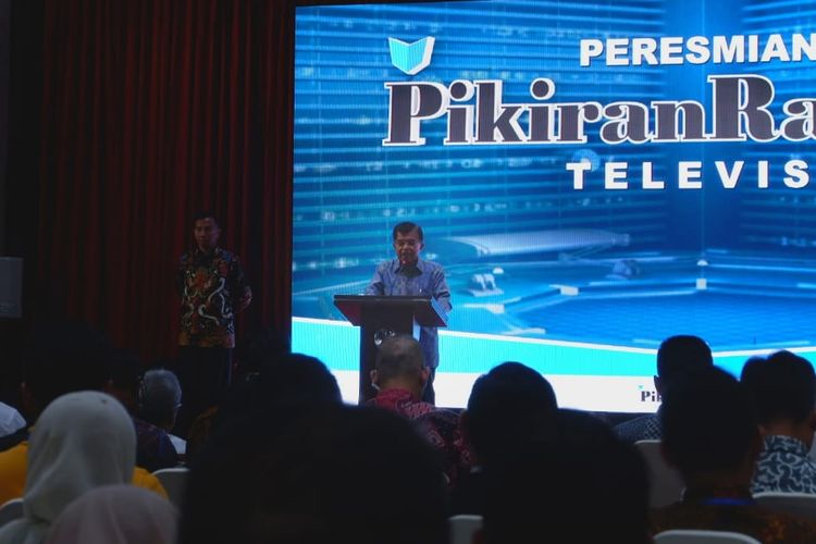 Wakil Presiden Jusuf Kalla tengah menceritakan bagaimana teknologi mengubah gaya hidup masyarakat di Bandung, Minggu (17/3/2019).