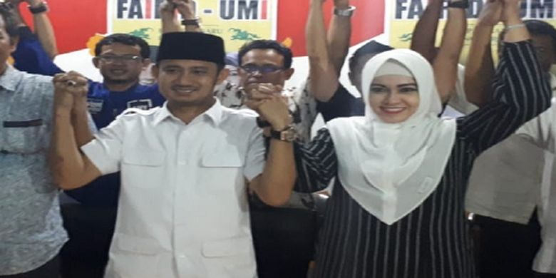 Bersama dengan seluruh pendukung saat deklarasi kemenangan Fairid Naparin dan Umi Mastikah