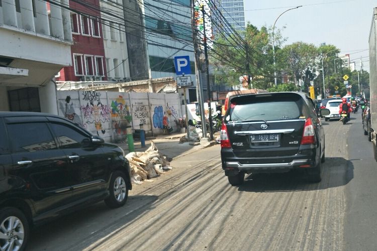 Kondisi Revitalisasi Trotoar Cikini, Jakarta Pusat, Rabu (24/7/2019).