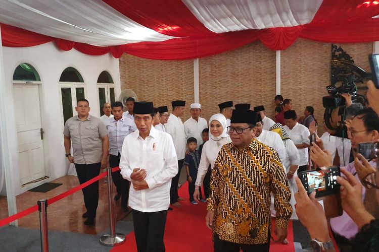 Presiden Joko Widodo, Senin (13/5/2019), berbuka puasa bersama di rumah Ketua DPD Oesman Sapta Odang (OSO) di Jalan Karang Asem Utara, Kuningan, Jakarta Selatan. 