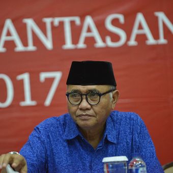 Ketua KPK Agus Rahardjo menyampaikan paparan capaian kinerja KPK pada 2017 di Gedung KPK Jakarta, Rabu (27/12). KPK berhasil mengembalikan kerugian negara sebesar Rp276,6 miliar melalui Penerimaan Negara Bukan Pajak (PNPB) dari kasus tindak pidana korupsi (tipikor), tindak pidana pencucian uang (TPPU) serta hibah barang rampasan, selain itu penyerapan anggaran sebesar Rp780,1 miliar atau sekitar 91,8 persen pada tahun 2017. ANTARA FOTO/Wahyu Putro A/nz/17