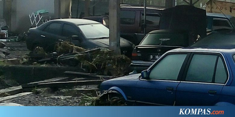 2 Mobil  Hanyut Akibat Banjir di Garut Pemilik Bengkel 