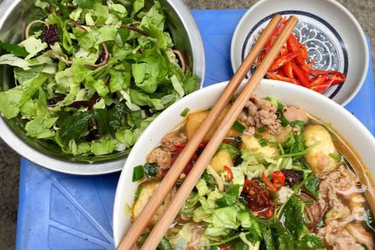 Bun Rieu Cua, makanan yang dapat ditemui di Hanoi, Vietnam.