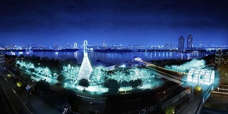 Kamu dapat melihat Tokyo Tower, Sky Tree dan Rainbow Bridge bersama dengan iluminasi 220 ribu cahaya lampu.