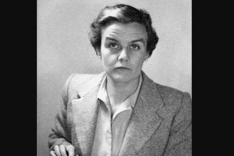 Clare Hollingworth, jurnalis asal Inggris yang banyak meliput perang, termasuk yang pertama melaporkan tentang Perang Dunia II pada 1939.