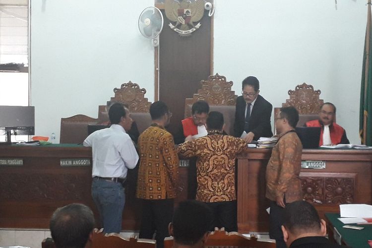 Suasana sidang gugatan terhadap calon presiden nomor urut 02, Prabowo Subianto, di Pengadilan Negeri Jakarta Selatan, Selasa (12/3/2019). Sidang itu terkait dengan pernyataan Prabowo soal selang cuci darah di RSCM dipakai hingga 40 kali.