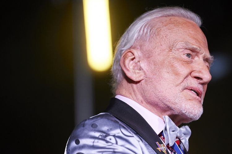 Edwin Buzz Eugene Aldrin saat menghadiri EarthxGlobal Gala pada 20 April 2018 di Dallas, Texas.