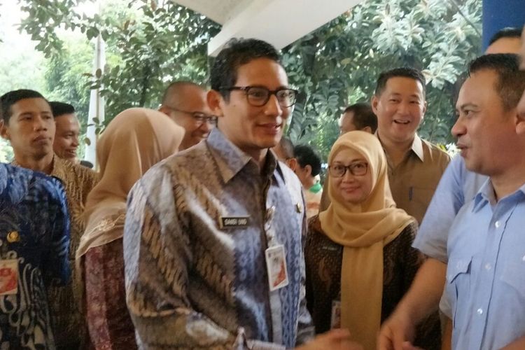 Wakil Gubernur DKI Jakarta Sandiaga Uno saat menghadiri pelantikan Panitia Pembina Keselamatan dan Kesehatan Kerja di Pasar Induk Kramat Jati, Kamis (1/3/2018). 