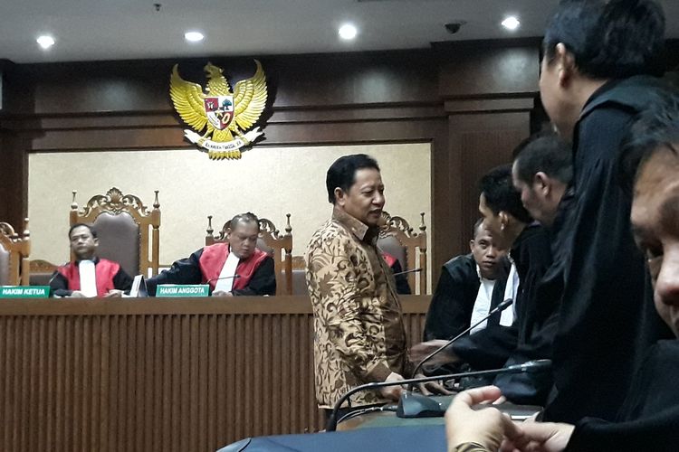 Mantan Bupati Sula, Ahmad Hidayat Mus dihukum 4 tahun penjara di Pengadilan Tipikor Jakarta, Senin (8/4/2019).