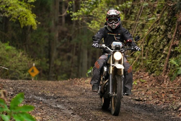 Harley Sportster berjubah Scrambler