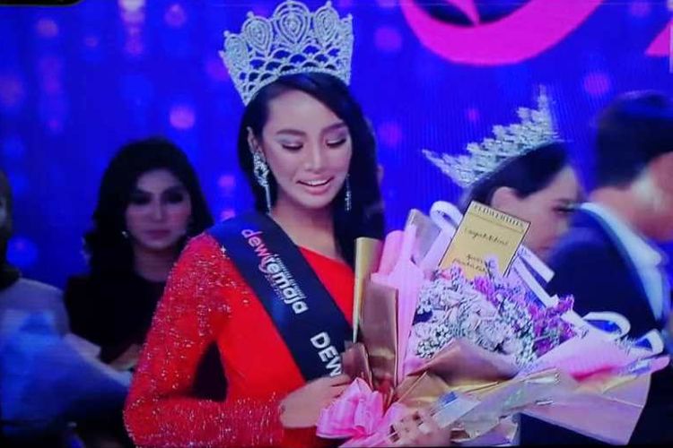 Haneesya Hanee, pemenang ratu kecantikan Dewi Remaja, harus kehilangan gelarnya. (Facebook/Haneesya Hanee)