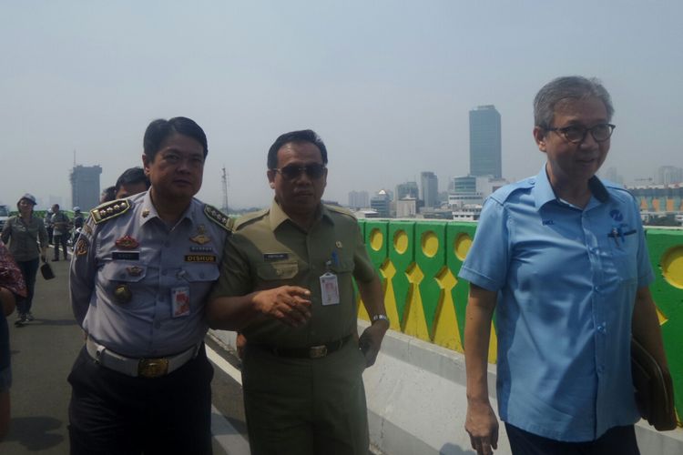 Sekda DKI Jakarta Saefullah meninjau koridor 13 Transjakarta jurusan Ciledug Tendean, Selasa (8/8/2017). 
