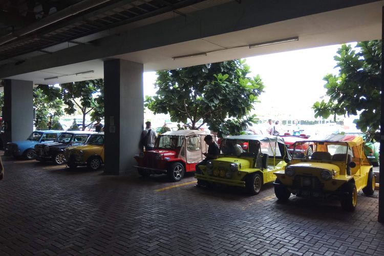 Penggemar mobil Mini Cooper berkumpul dalam acara Indonesia 1st Mini Day di MaxxBox Lippo Karawaci, Tangerang, Banten, Sabtu (9/12/2017).