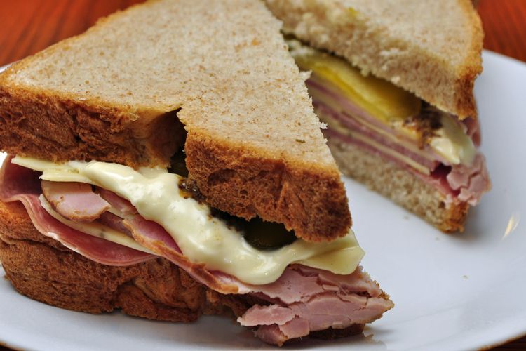 Sandwich cepat saja menyumbang karbondioksida yang berbahaya bagi perubahan iklim. 