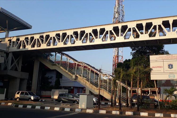 Stasiun LRT Velodrome, Rawamangun, Jakarta Timur yang sudah terintegrasi dengan halte Transjakarta mulai Jumat (26/7/2019).