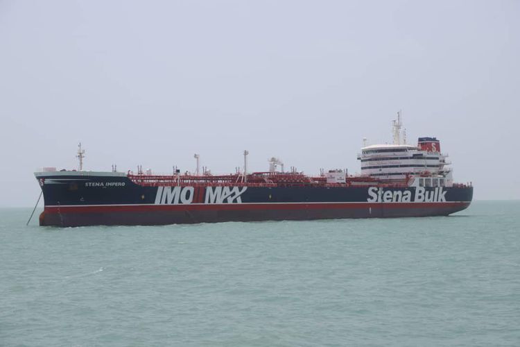 Gambar yang dirilis Tasnim News pada 20 Juli lalu menunjukkan kapal tanker berbendera Inggris Stena Impero yang ditahan Iran setelah dianggap melanggar peraturan maritim internasional.