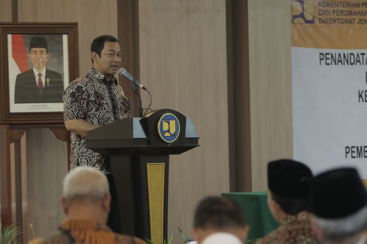 Wali Kota Semaranh Hendrar Prihadi saat menghadiri acara penandatanganan serah terima hibah aset dari Dirjen Cipta Karya Kementerian Pekerjaan Umum dan Perumahan Rakyat (PUPR) di Jakarta, Rabu (4/9/2019)