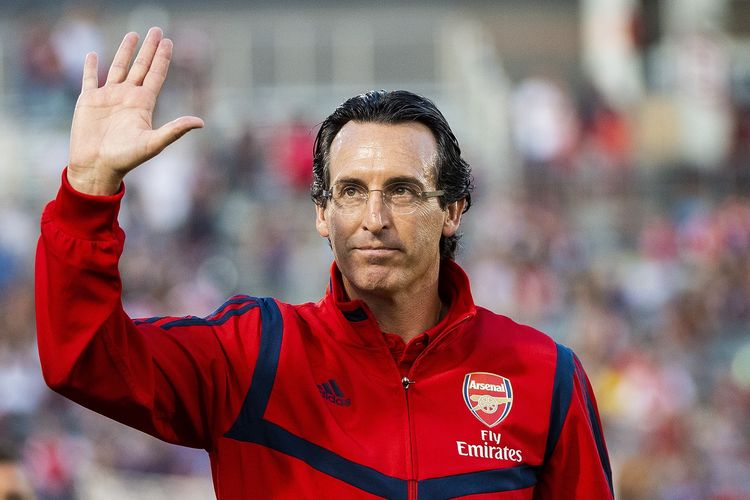 COMMERCE CITY, CO - JULY 15: Arsenal manager Unai Emery waves to fans at Dicks Sporting Goods Park on July 15, 2019 in Commerce City, Colorado.   Timothy Nwachukwu/Getty Images/AFP