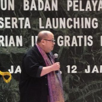 Badan Pelayanan Terpadu Satu Pintu (BPTSP) DKI pecahkan rekor Museum Rekor Dunia Indonesia (MURI). Pendiri MURI Jaya Suprana bersama Kepala BPTSP DKI Edy Junaedi Harahap, di Balai Kota, Selasa (12/1/2016).