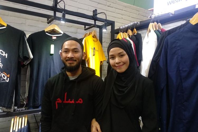 Mantan gitaris grup band NOAH, Uki dan istri, Metha Yunatria saat ditemui di JCC, Jakarta Pusat, Sabtu (31/8/2019). 