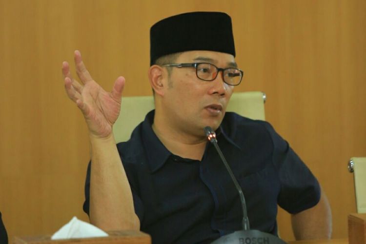 Wali Kota Bandung Ridwan Kamil saat memimpin rapat pimpinan di Pendopo Kota Bandung, Jalan Dalemkaum, Senin (14/8/2017)