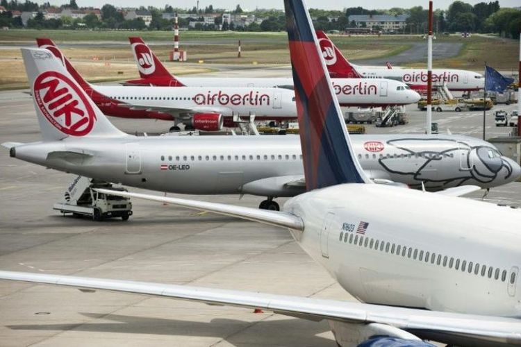 Lufthansa membatalkan tawarannya untuk Maskapai Austria Niki setelah Uni Eropa menyerukan kekhawatiran tentang persaingan yang bakal berkurang. (Yahoo News).