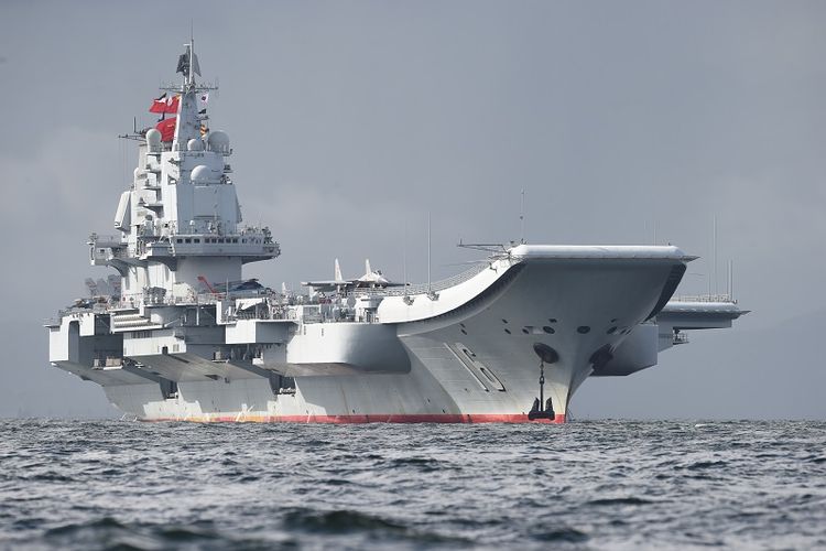 Kapal induk milik AL China, Liaoning.