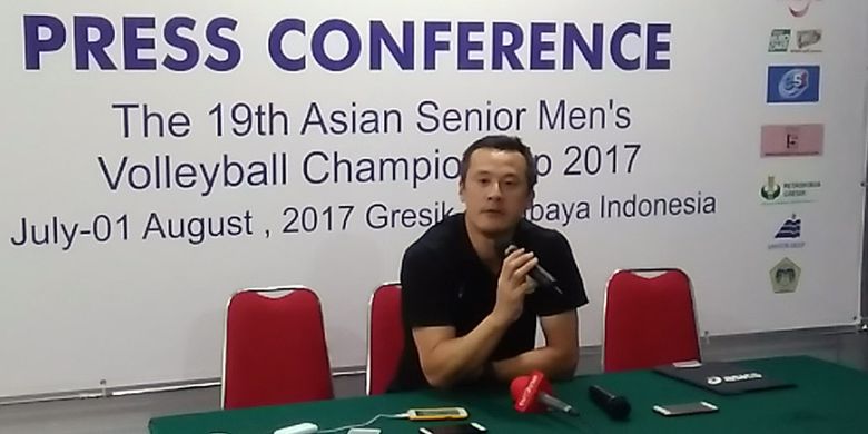 Pelatih tim voli putra Jepang Nakagaichi Yuichi, saat memberikan keterangan pers selepas pertandingan lawan Indonesia.